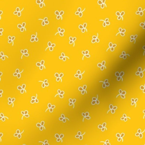 Retro Clover Leaf Ditsy in Brown and Yellow - Medium
