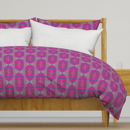 Vibrant geometric vertical stripe diamond motif