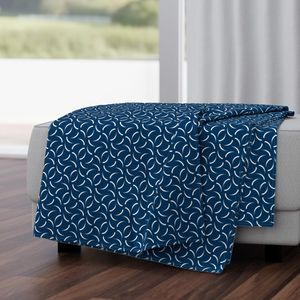 M - Dynamic Brushstroke Bliss - Modern simple Abstract White On Navy