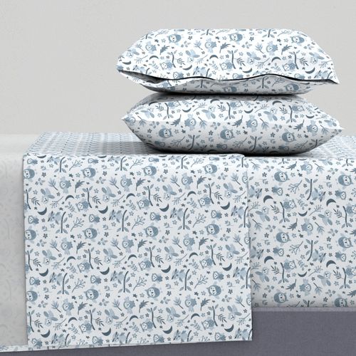 Whimsical Woodland Owls Soft White and Denim Blue Nursery Wallpaper (S)