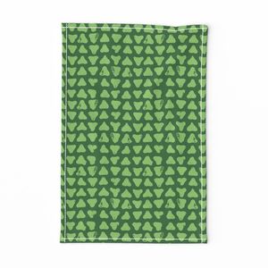 Organic Triangle Toss Pattern - Green Modern - Medium