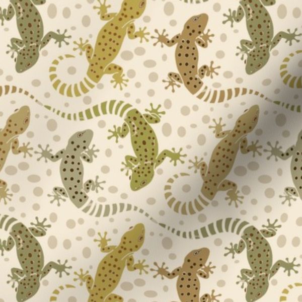 (s) Wild jungle geckos in warm earthy neutrals pattern