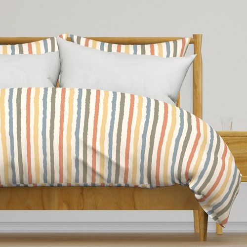 Soft Drift Wavy Stripes