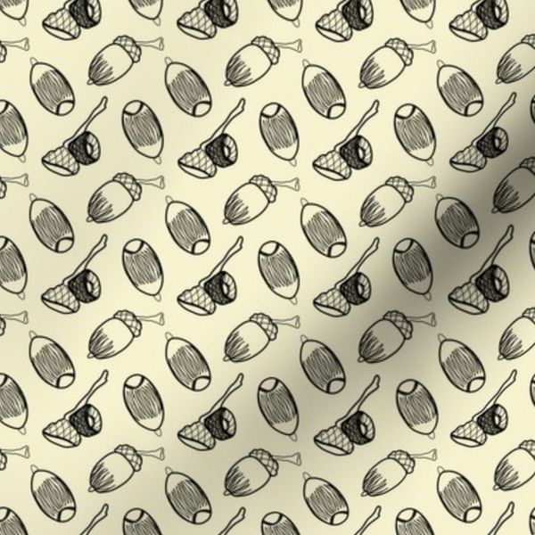 Acorn Outline Toss